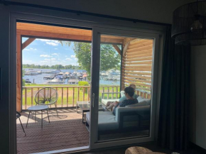 Camping Kleine Belterwijde, Wiede Lodge met uitzicht over het water